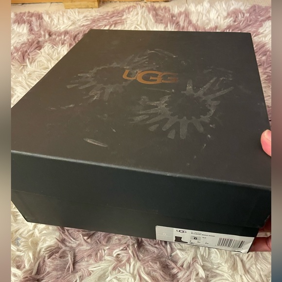 Ugg classic berge black short all leather boots - Picture 6 of 9